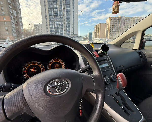 Красный Тойота Аурис, объемом двигателя 1.6 л и пробегом 123 тыс. км за 8500 $, фото 15 на Automoto.ua