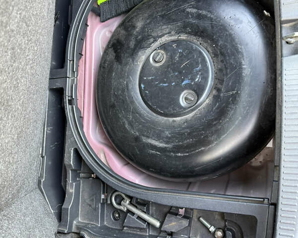 Красный Тойота Аурис, объемом двигателя 1.6 л и пробегом 123 тыс. км за 8500 $, фото 18 на Automoto.ua