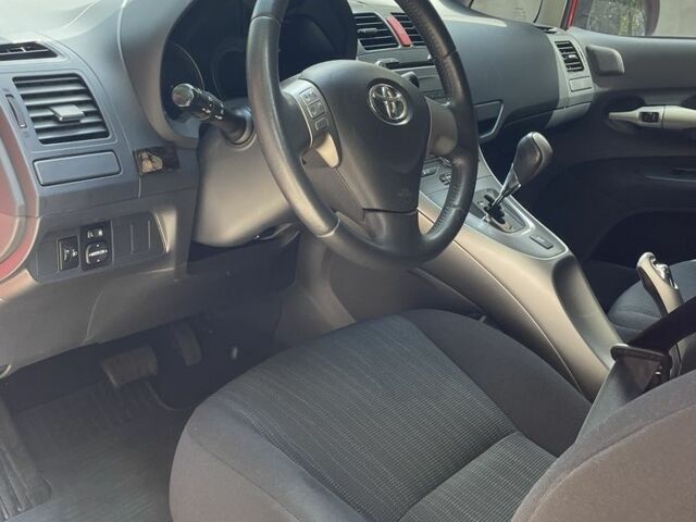 Красный Тойота Аурис, объемом двигателя 0 л и пробегом 65 тыс. км за 8000 $, фото 5 на Automoto.ua