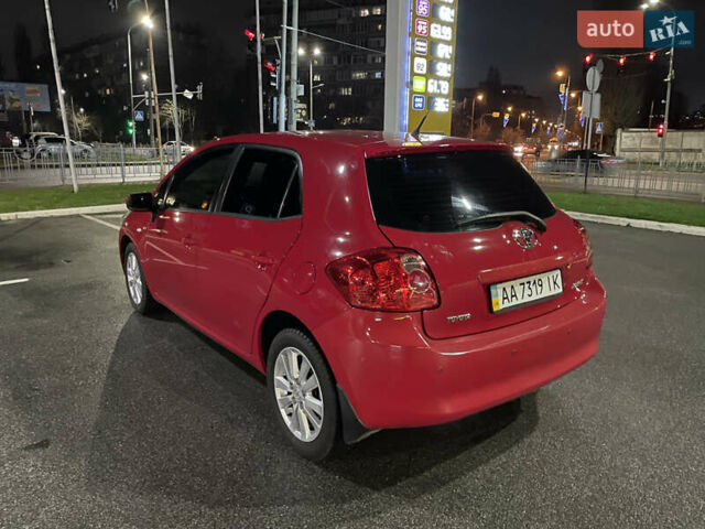 Красный Тойота Аурис, объемом двигателя 1.6 л и пробегом 191 тыс. км за 7000 $, фото 4 на Automoto.ua