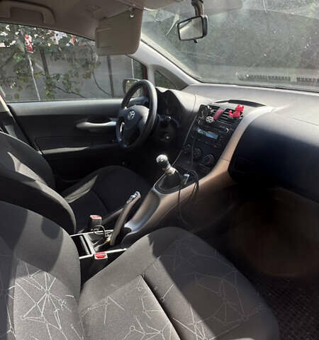 Красный Тойота Аурис, объемом двигателя 1.33 л и пробегом 210 тыс. км за 5300 $, фото 5 на Automoto.ua