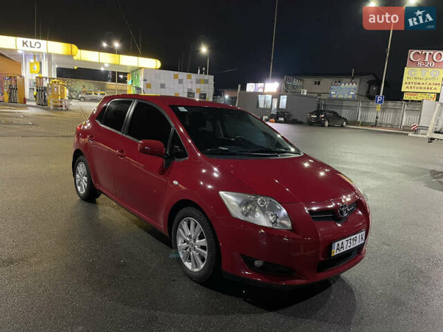 Красный Тойота Аурис, объемом двигателя 1.6 л и пробегом 191 тыс. км за 7000 $, фото 2 на Automoto.ua