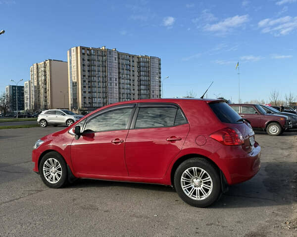 Красный Тойота Аурис, объемом двигателя 1.6 л и пробегом 123 тыс. км за 8500 $, фото 2 на Automoto.ua