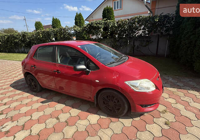 Красный Тойота Аурис, объемом двигателя 1.33 л и пробегом 210 тыс. км за 5300 $, фото 4 на Automoto.ua