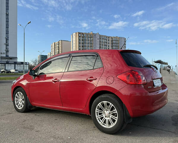 Красный Тойота Аурис, объемом двигателя 1.6 л и пробегом 123 тыс. км за 8500 $, фото 3 на Automoto.ua