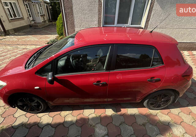 Красный Тойота Аурис, объемом двигателя 1.33 л и пробегом 210 тыс. км за 5300 $, фото 3 на Automoto.ua