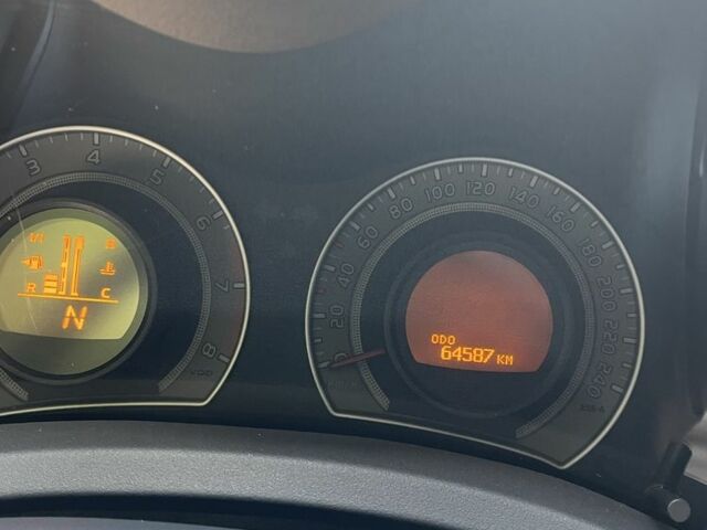 Красный Тойота Аурис, объемом двигателя 0 л и пробегом 65 тыс. км за 8000 $, фото 2 на Automoto.ua