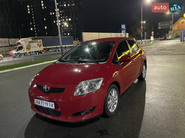 Красный Тойота Аурис, объемом двигателя 1.6 л и пробегом 191 тыс. км за 7000 $, фото 1 на Automoto.ua
