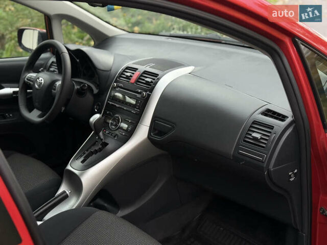 Тойота Аурис 2010 в Белой Церкве на Automoto.ua Красный Тойота Аурис, объемом двигателя 1.6 л и пробегом 169 тыс. км за 10000 $, фото 14 на Automoto.ua