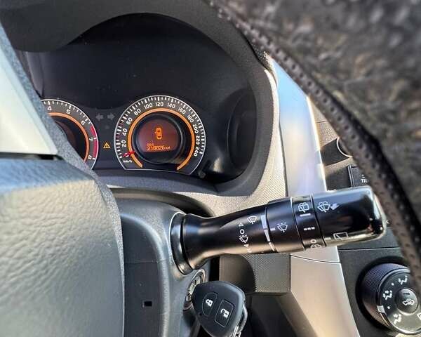 Червоний Тойота Ауріс, об'ємом двигуна 1.6 л та пробігом 219 тис. км за 9700 $, фото 20 на Automoto.ua