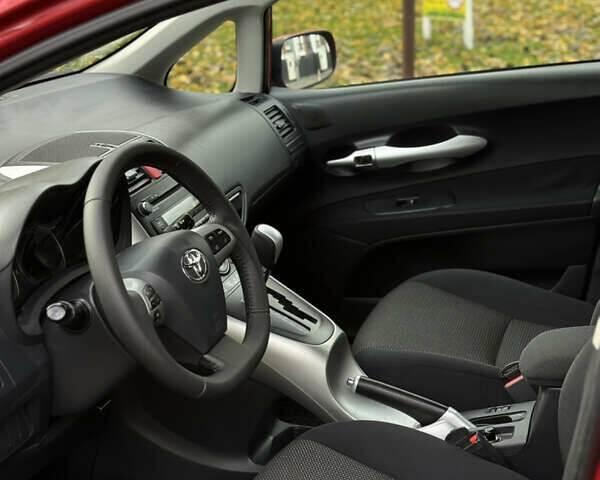Тойота Аурис 2010 в Белой Церкве на Automoto.ua Красный Тойота Аурис, объемом двигателя 1.6 л и пробегом 169 тыс. км за 10000 $, фото 12 на Automoto.ua