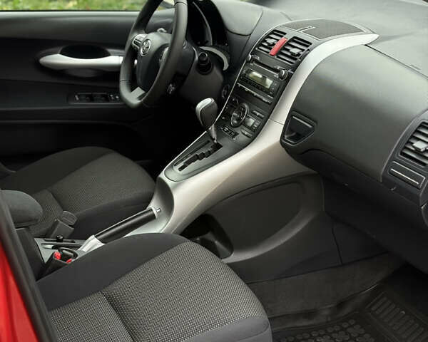 Тойота Аурис 2010 в Белой Церкве на Automoto.ua Красный Тойота Аурис, объемом двигателя 1.6 л и пробегом 169 тыс. км за 10000 $, фото 13 на Automoto.ua