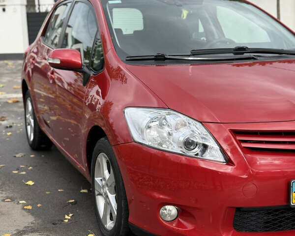 Тойота Аурис 2010 в Белой Церкве на Automoto.ua Красный Тойота Аурис, объемом двигателя 1.6 л и пробегом 169 тыс. км за 10000 $, фото 4 на Automoto.ua