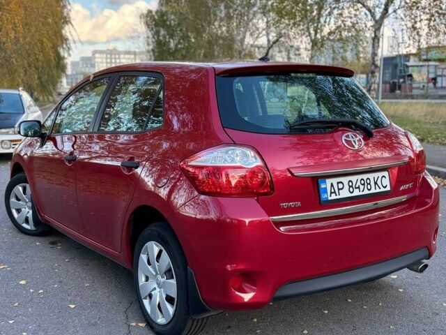 Червоний Тойота Ауріс, об'ємом двигуна 1.6 л та пробігом 122 тис. км за 10200 $, фото 10 на Automoto.ua