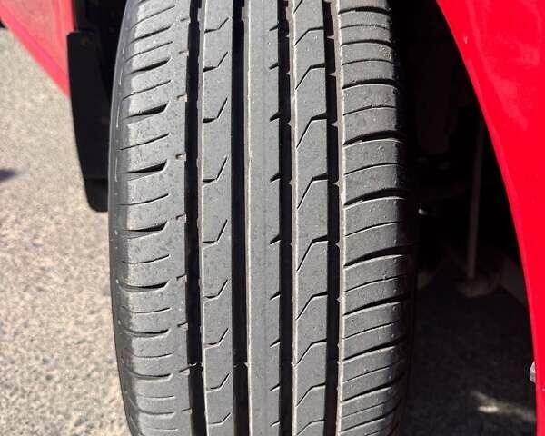 Червоний Тойота Ауріс, об'ємом двигуна 1.6 л та пробігом 219 тис. км за 9700 $, фото 23 на Automoto.ua