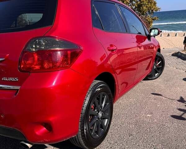 Червоний Тойота Ауріс, об'ємом двигуна 1.6 л та пробігом 219 тис. км за 9700 $, фото 6 на Automoto.ua