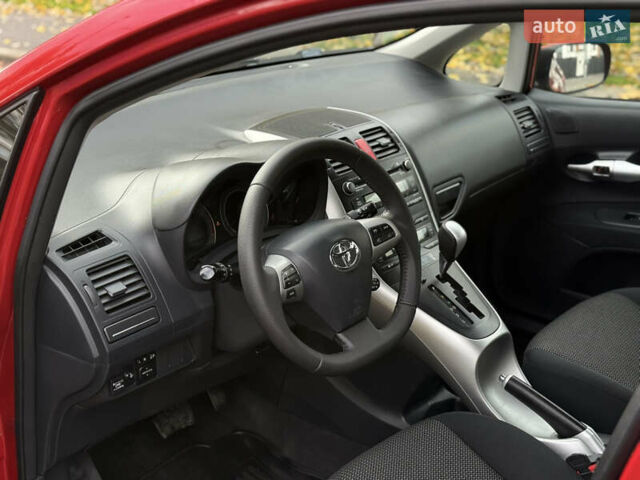 Тойота Аурис 2010 в Белой Церкве на Automoto.ua Красный Тойота Аурис, объемом двигателя 1.6 л и пробегом 169 тыс. км за 10000 $, фото 11 на Automoto.ua