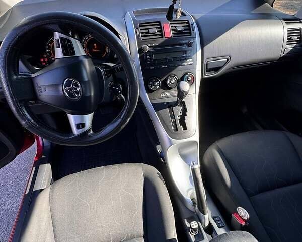 Червоний Тойота Ауріс, об'ємом двигуна 1.6 л та пробігом 219 тис. км за 9700 $, фото 21 на Automoto.ua