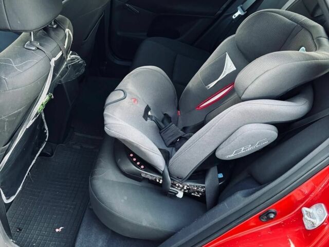 Червоний Тойота Ауріс, об'ємом двигуна 1.6 л та пробігом 122 тис. км за 10200 $, фото 6 на Automoto.ua