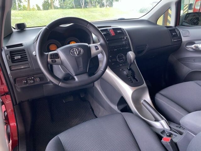 Красный Тойота Аурис, объемом двигателя 1.6 л и пробегом 127 тыс. км за 9900 $, фото 9 на Automoto.ua