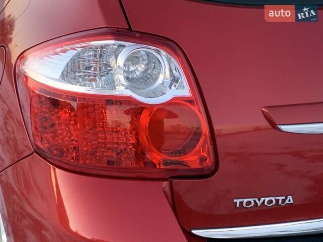 Червоний Тойота Ауріс, об'ємом двигуна 1.6 л та пробігом 90 тис. км за 11700 $, фото 21 на Automoto.ua