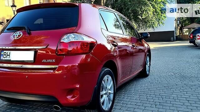 Красный Тойота Аурис, объемом двигателя 1.6 л и пробегом 77 тыс. км за 10999 $, фото 26 на Automoto.ua