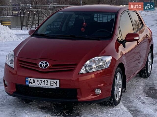 Червоний Тойота Ауріс, об'ємом двигуна 1.6 л та пробігом 90 тис. км за 11700 $, фото 5 на Automoto.ua