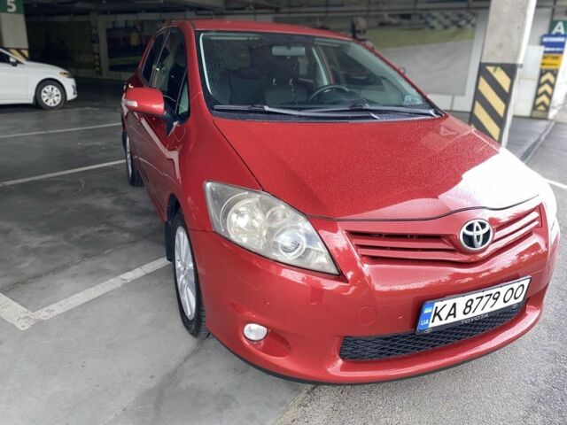 Красный Тойота Аурис, объемом двигателя 1.6 л и пробегом 127 тыс. км за 9900 $, фото 4 на Automoto.ua