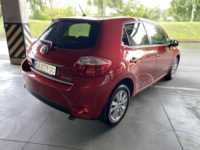 Красный Тойота Аурис, объемом двигателя 1.6 л и пробегом 127 тыс. км за 9900 $, фото 6 на Automoto.ua