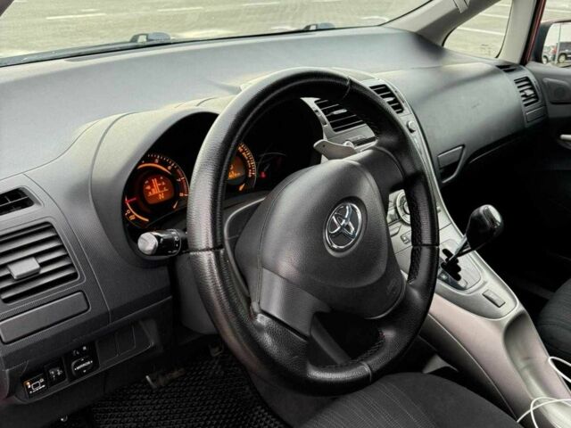 Червоний Тойота Ауріс, об'ємом двигуна 1.6 л та пробігом 238 тис. км за 5500 $, фото 1 на Automoto.ua