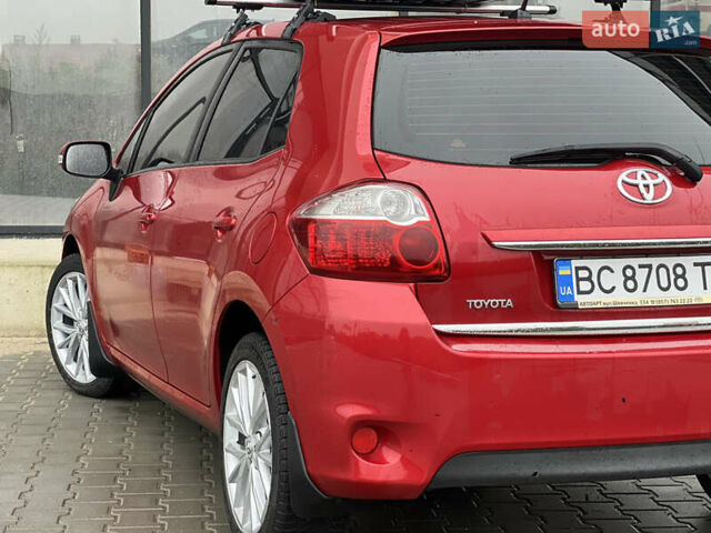 Красный Тойота Аурис, объемом двигателя 1.6 л и пробегом 64 тыс. км за 10800 $, фото 21 на Automoto.ua
