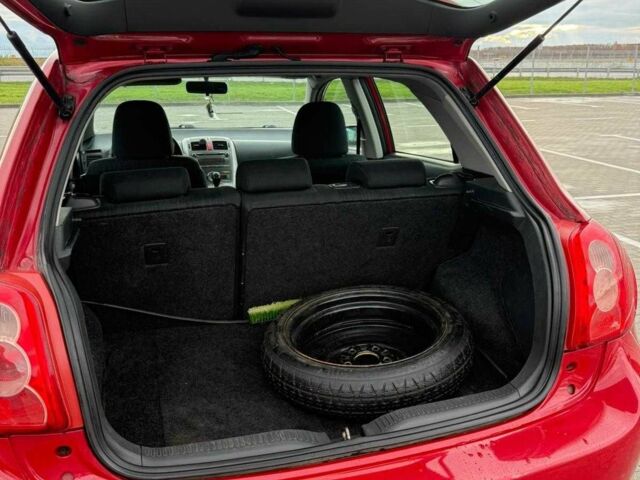 Червоний Тойота Ауріс, об'ємом двигуна 1.6 л та пробігом 238 тис. км за 5500 $, фото 3 на Automoto.ua