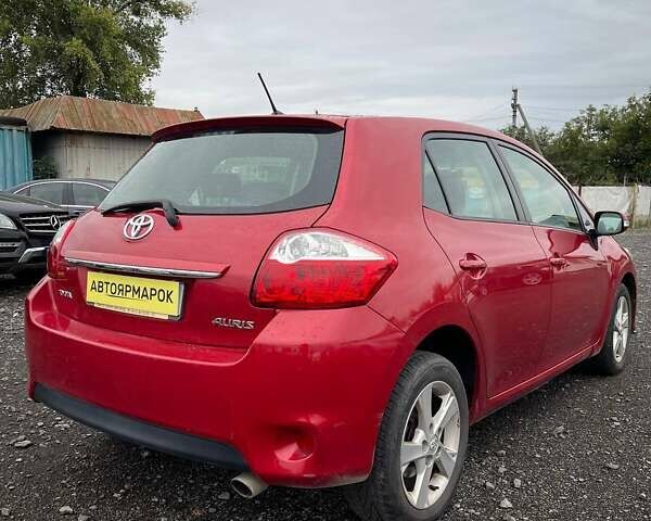 Красный Тойота Аурис, объемом двигателя 1.6 л и пробегом 299 тыс. км за 7990 $, фото 4 на Automoto.ua