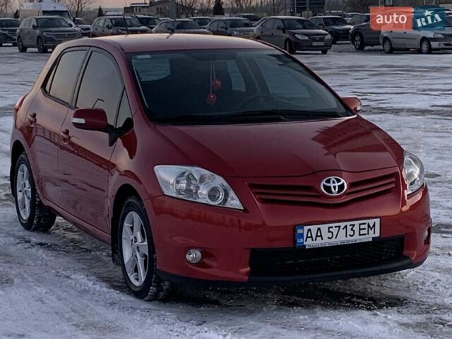 Червоний Тойота Ауріс, об'ємом двигуна 1.6 л та пробігом 90 тис. км за 11700 $, фото 6 на Automoto.ua