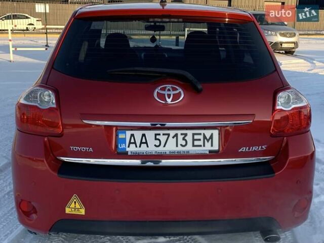 Червоний Тойота Ауріс, об'ємом двигуна 1.6 л та пробігом 90 тис. км за 11700 $, фото 15 на Automoto.ua