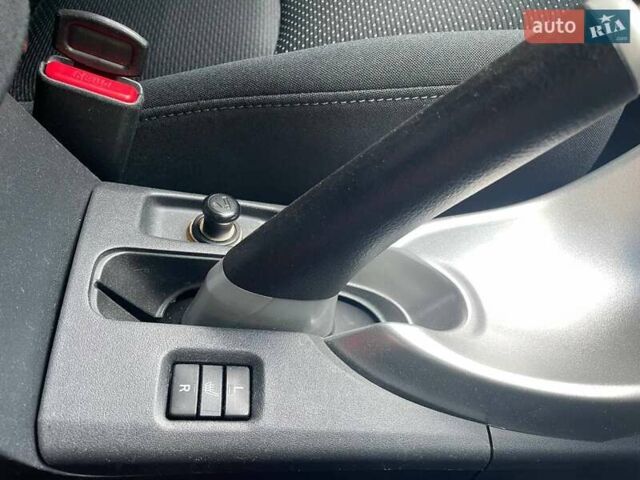 Красный Тойота Аурис, объемом двигателя 1.6 л и пробегом 122 тыс. км за 11700 $, фото 12 на Automoto.ua