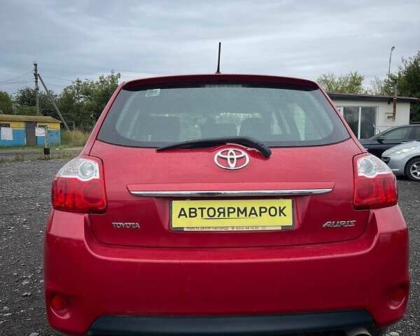 Красный Тойота Аурис, объемом двигателя 1.6 л и пробегом 299 тыс. км за 7990 $, фото 7 на Automoto.ua