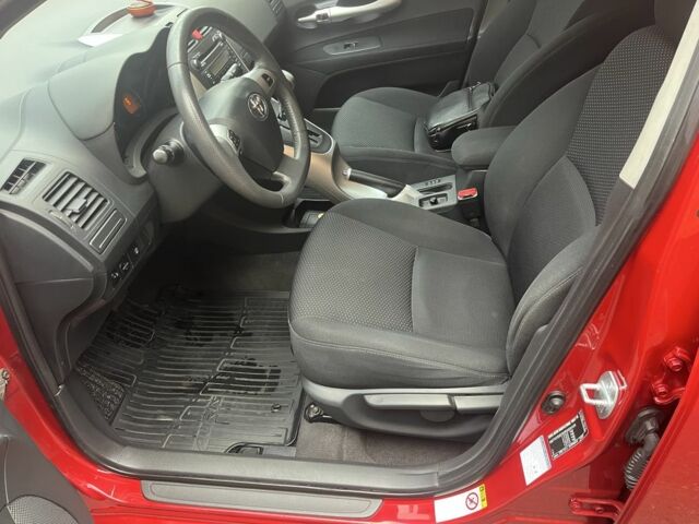 Красный Тойота Аурис, объемом двигателя 1.6 л и пробегом 104 тыс. км за 10500 $, фото 8 на Automoto.ua