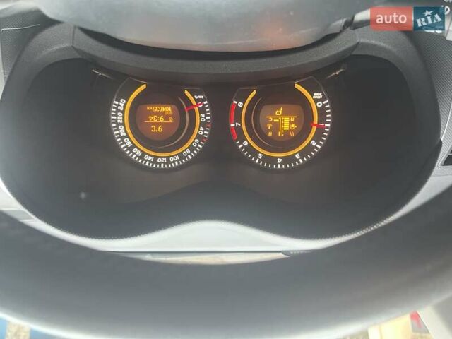 Красный Тойота Аурис, объемом двигателя 1.6 л и пробегом 104 тыс. км за 10500 $, фото 7 на Automoto.ua