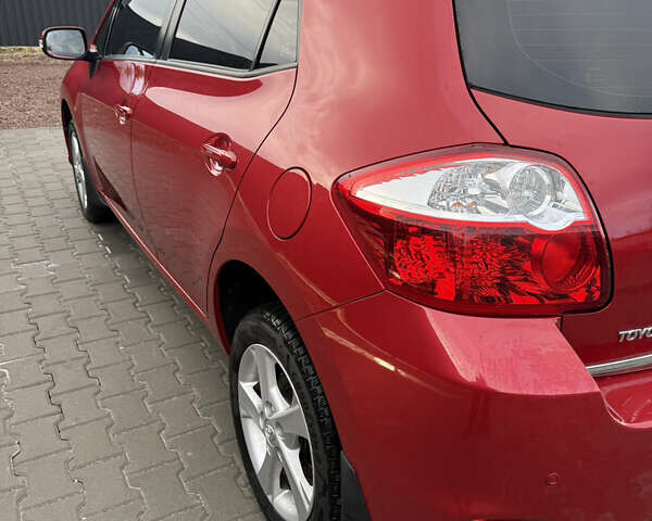 Тойота Аурис 2012 в Киеве на Automoto.ua Красный Тойота Аурис, объемом двигателя 1.6 л и пробегом 87 тыс. км за 11700 $, фото 4 на Automoto.ua