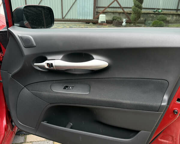 Тойота Аурис 2012 в Киеве на Automoto.ua Красный Тойота Аурис, объемом двигателя 1.6 л и пробегом 87 тыс. км за 11700 $, фото 15 на Automoto.ua