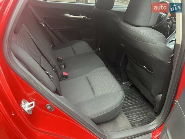 Красный Тойота Аурис, объемом двигателя 1.6 л и пробегом 104 тыс. км за 10500 $, фото 14 на Automoto.ua