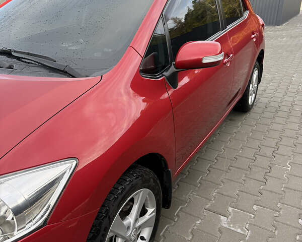 Тойота Аурис 2012 в Киеве на Automoto.ua Красный Тойота Аурис, объемом двигателя 1.6 л и пробегом 87 тыс. км за 11700 $, фото 7 на Automoto.ua