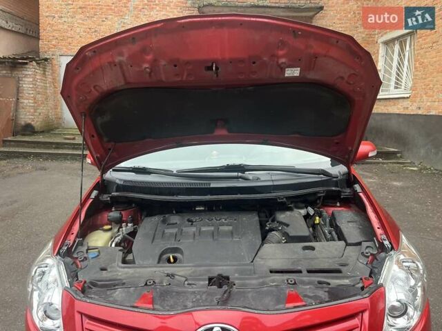 Красный Тойота Аурис, объемом двигателя 1.6 л и пробегом 104 тыс. км за 10500 $, фото 18 на Automoto.ua