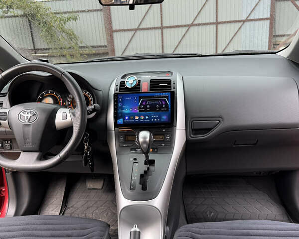 Тойота Аурис 2012 в Киеве на Automoto.ua Красный Тойота Аурис, объемом двигателя 1.6 л и пробегом 87 тыс. км за 11700 $, фото 14 на Automoto.ua