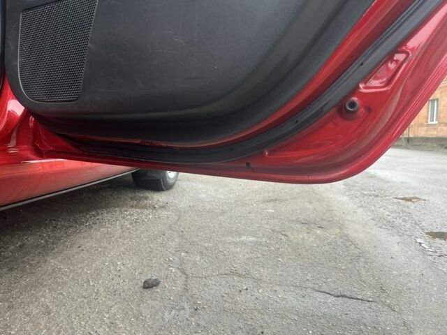 Красный Тойота Аурис, объемом двигателя 1.6 л и пробегом 104 тыс. км за 10500 $, фото 17 на Automoto.ua