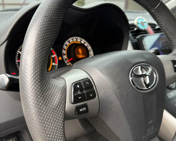 Тойота Аурис 2012 в Киеве на Automoto.ua Красный Тойота Аурис, объемом двигателя 1.6 л и пробегом 87 тыс. км за 11700 $, фото 20 на Automoto.ua