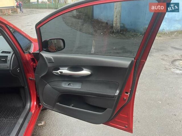 Красный Тойота Аурис, объемом двигателя 1.6 л и пробегом 104 тыс. км за 10500 $, фото 12 на Automoto.ua