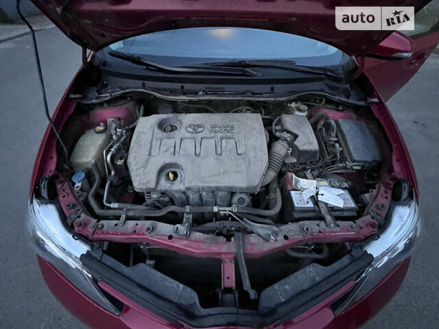 Красный Тойота Аурис, объемом двигателя 1.6 л и пробегом 125 тыс. км за 12900 $, фото 10 на Automoto.ua