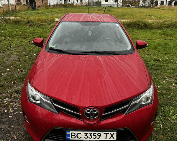 Червоний Тойота Ауріс, об'ємом двигуна 1.6 л та пробігом 129 тис. км за 14000 $, фото 1 на Automoto.ua